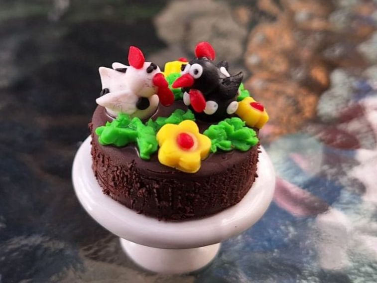 Case e mobili per bambole: Handmade Hühner Torte mit Tortenplatte – Nuovo (secondo la descrizione) da Zürich venduto da HandmadeTinyFood