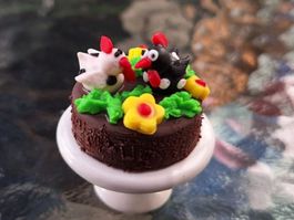 Handmade Hühner Torte mit Tortenplatte