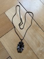 Kette silberfarben-schwarz mit grossem Anhänger