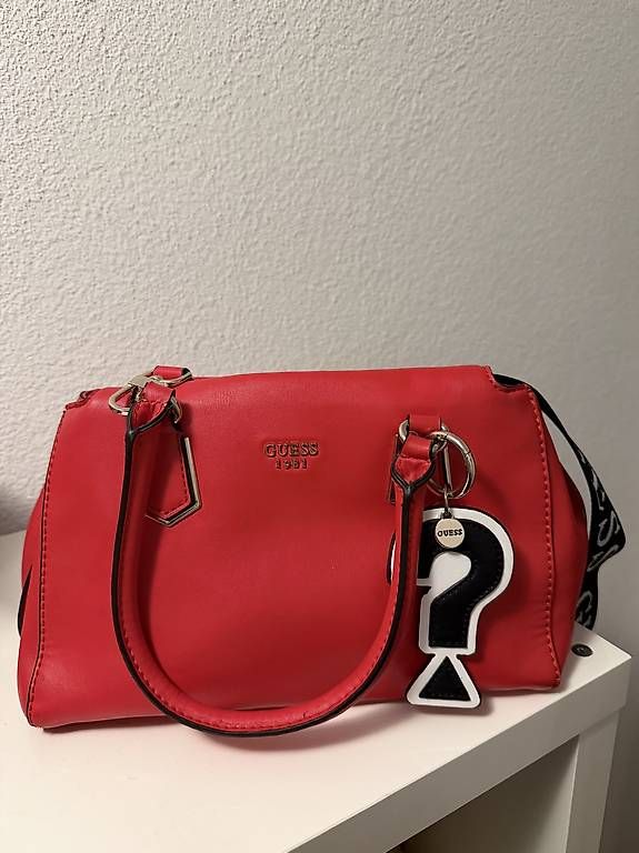 Taschen für Damen: Guess Tasche – Gebraucht aus Bülach von ade_h776