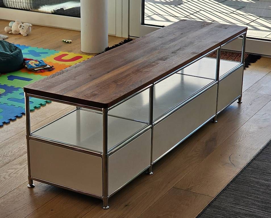 System4 TV Möbel: SYSTEM4 TV-Lowboard / Sideboard  Nussbaum massiv, Chrom – Gebraucht aus Meisterschwanden von msi_25pc