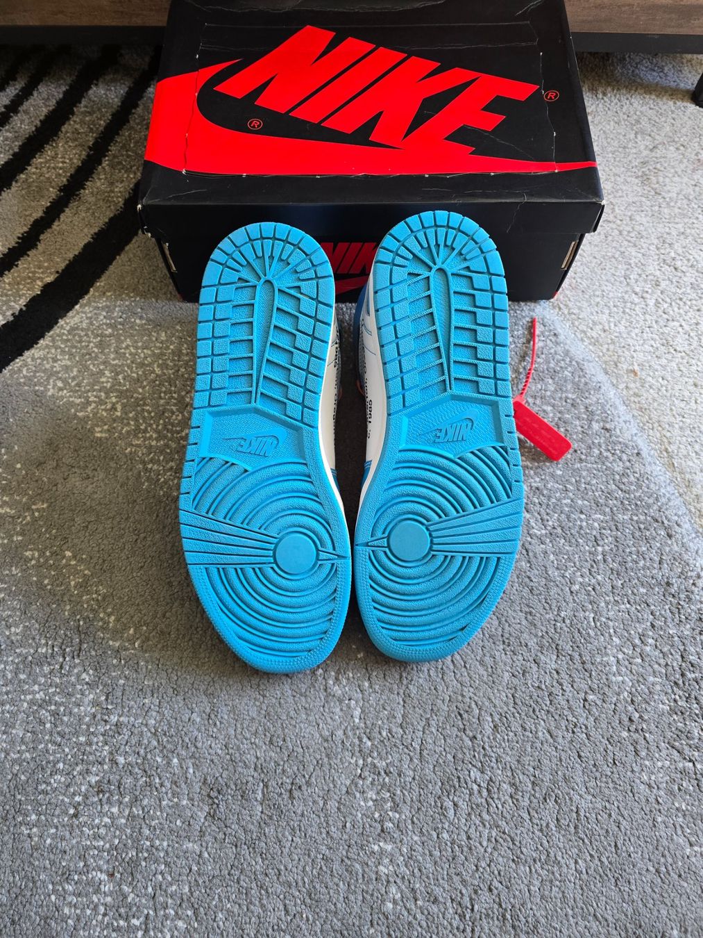 Scarpe da uomo: Jordan 1 High off white UNC – Usato da Bôle venduto da A_Kickstory 5