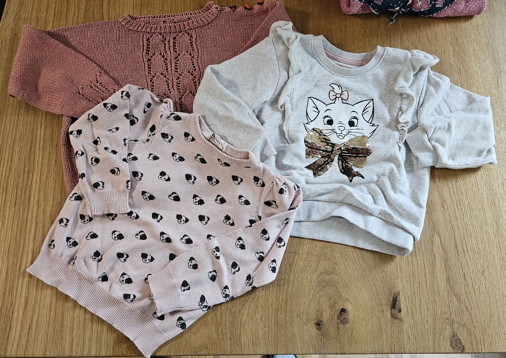Pullover & Sweatshirts: Set 3 Mädchen Pullover Grösse 104 – Gebraucht aus Basel von Sinibini86 1