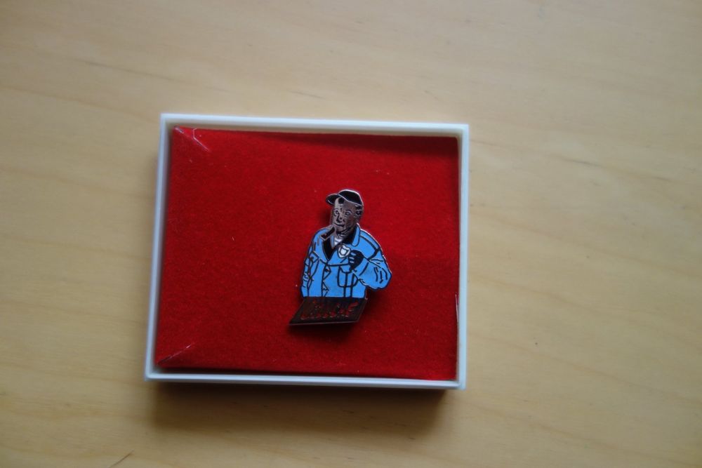 Pin's Argenté Coluche Kaufen auf Ricardo