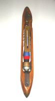 Antikes Webstuhlschiffli mit Spuhle und Thermometer antik