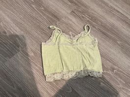 Damen Top hellgrün mit Spitzenbesatz Gr.M