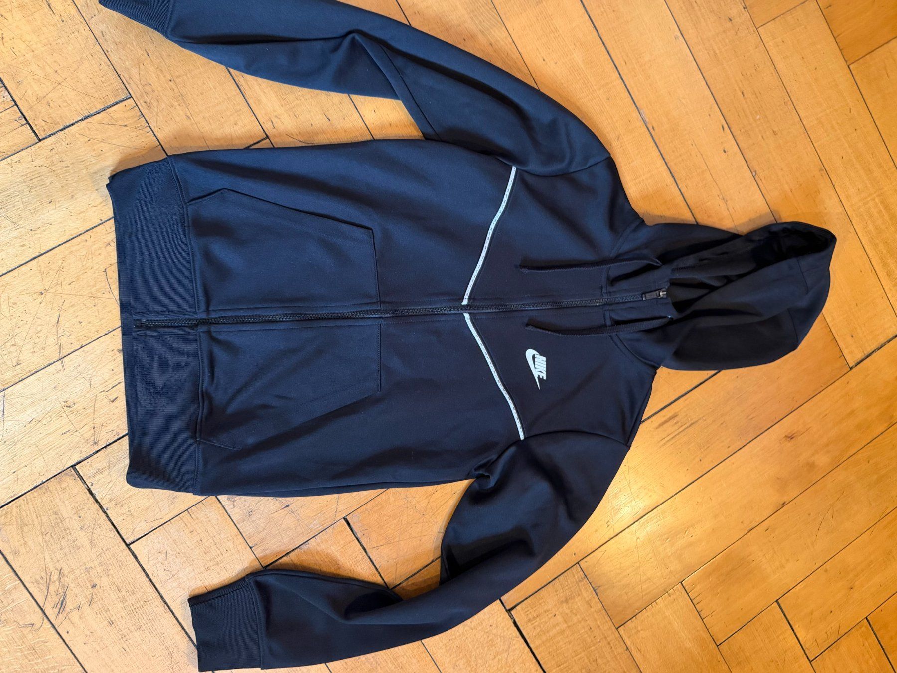 Jacken: Veste à capuche Nike noire zippée – Gebraucht aus Genève von rij_7zrr