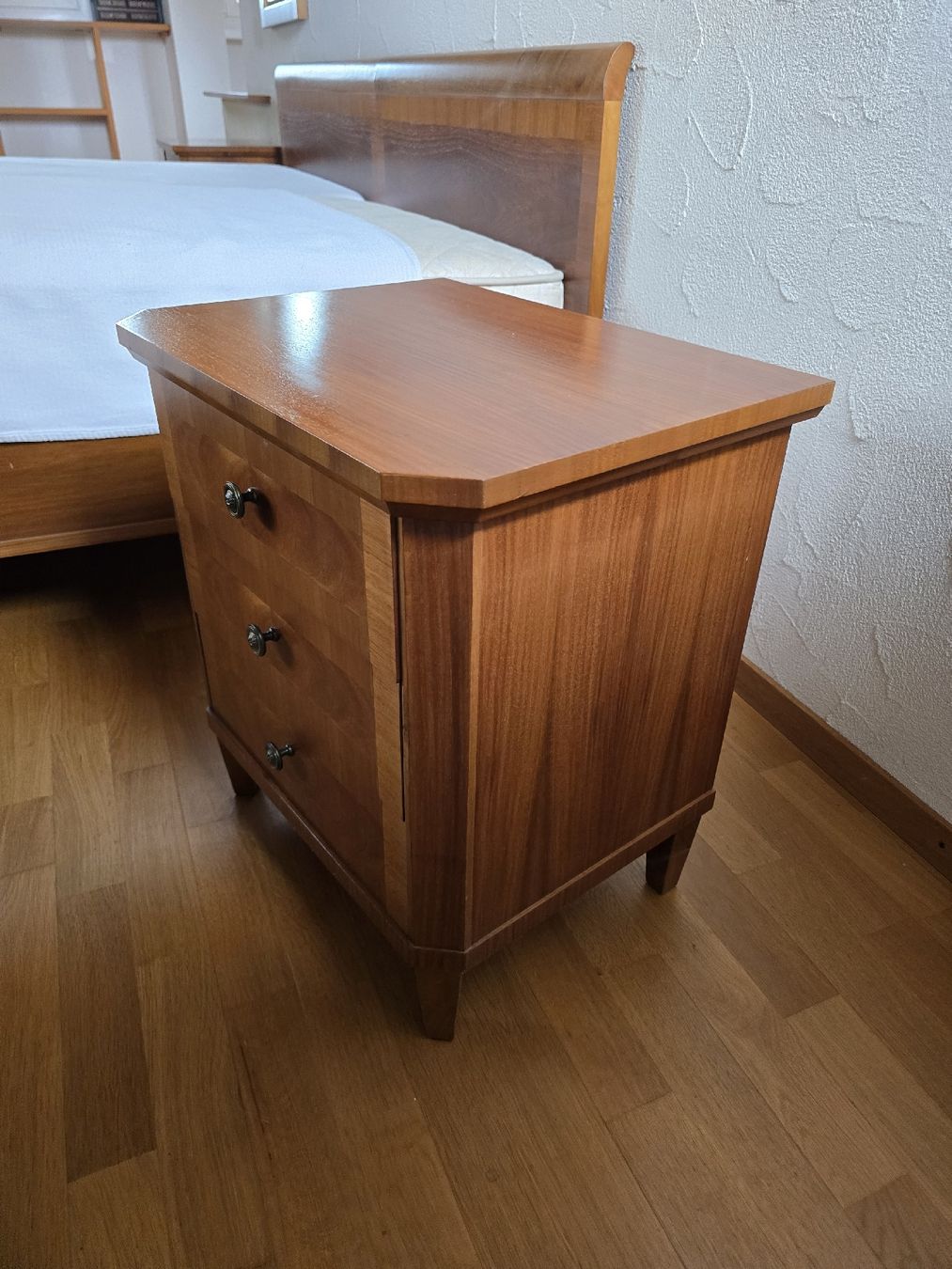 Letti: Doppelbett 180x200 + 2 Nachttische + Spiegel – Usato da Würenlos venduto da Lea.Maria.Hotz 8