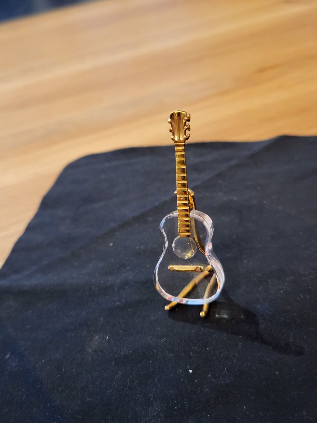 Alle Dekorationen: Gitarre aus Glas klein . – Gebraucht aus Seltisberg von Ppeter68 2