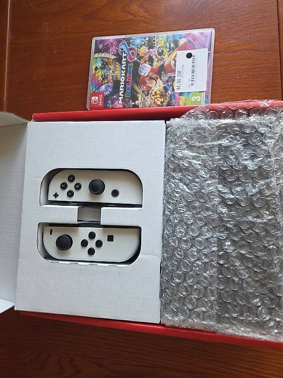 Konsolen: Nintendo Switch Oled + Mario kart 8 + manette suppl. – Gebraucht aus Genève von fre_6hjt