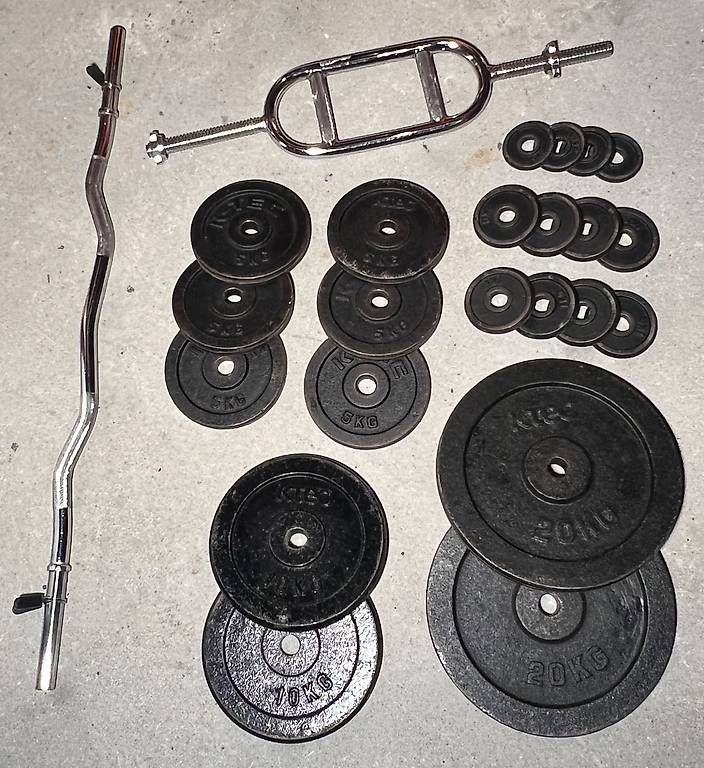Manubri & Pesi: Lot de disques de musculation et barres de musculation – Usato da Cheyres venduto da gpa_5qgd