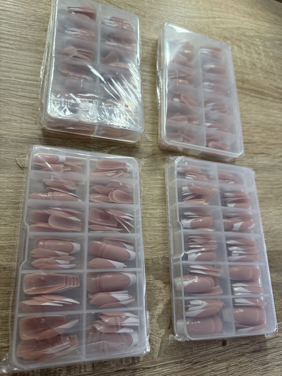 Ongles artificiels: Press On Nails – Neuf avec emballage d'origine à Baar par elexata 2