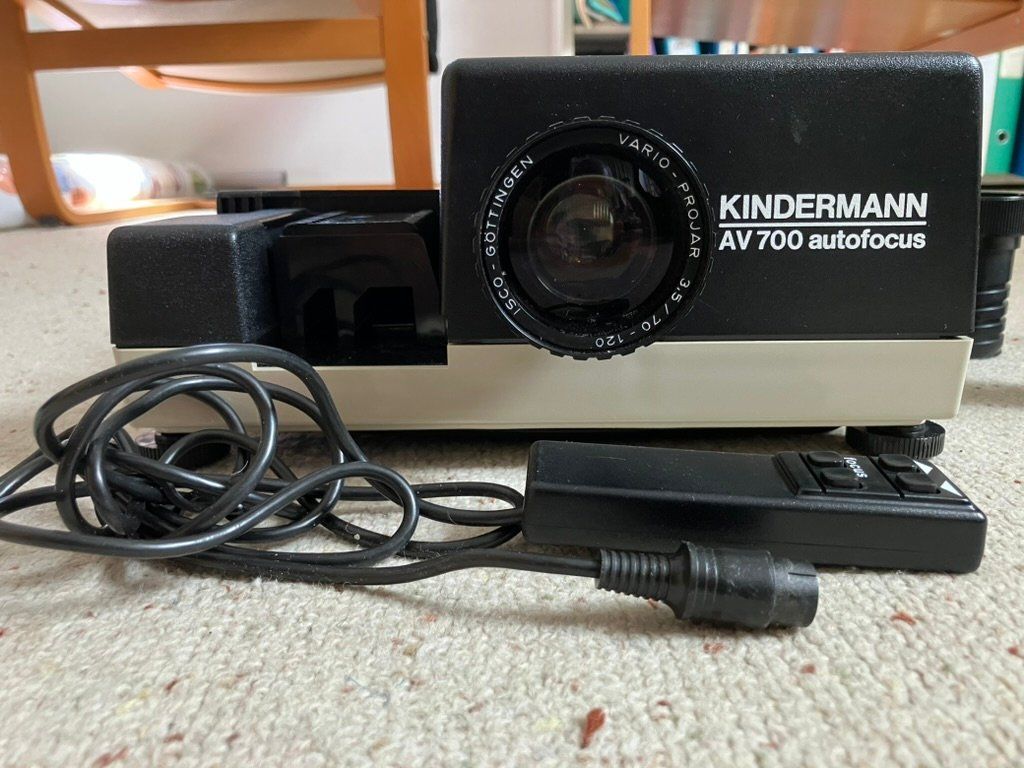 Heimkino: Kindermann Diaprojektor mit Autofokus und Timer – Gebraucht aus Elsau von fido2009