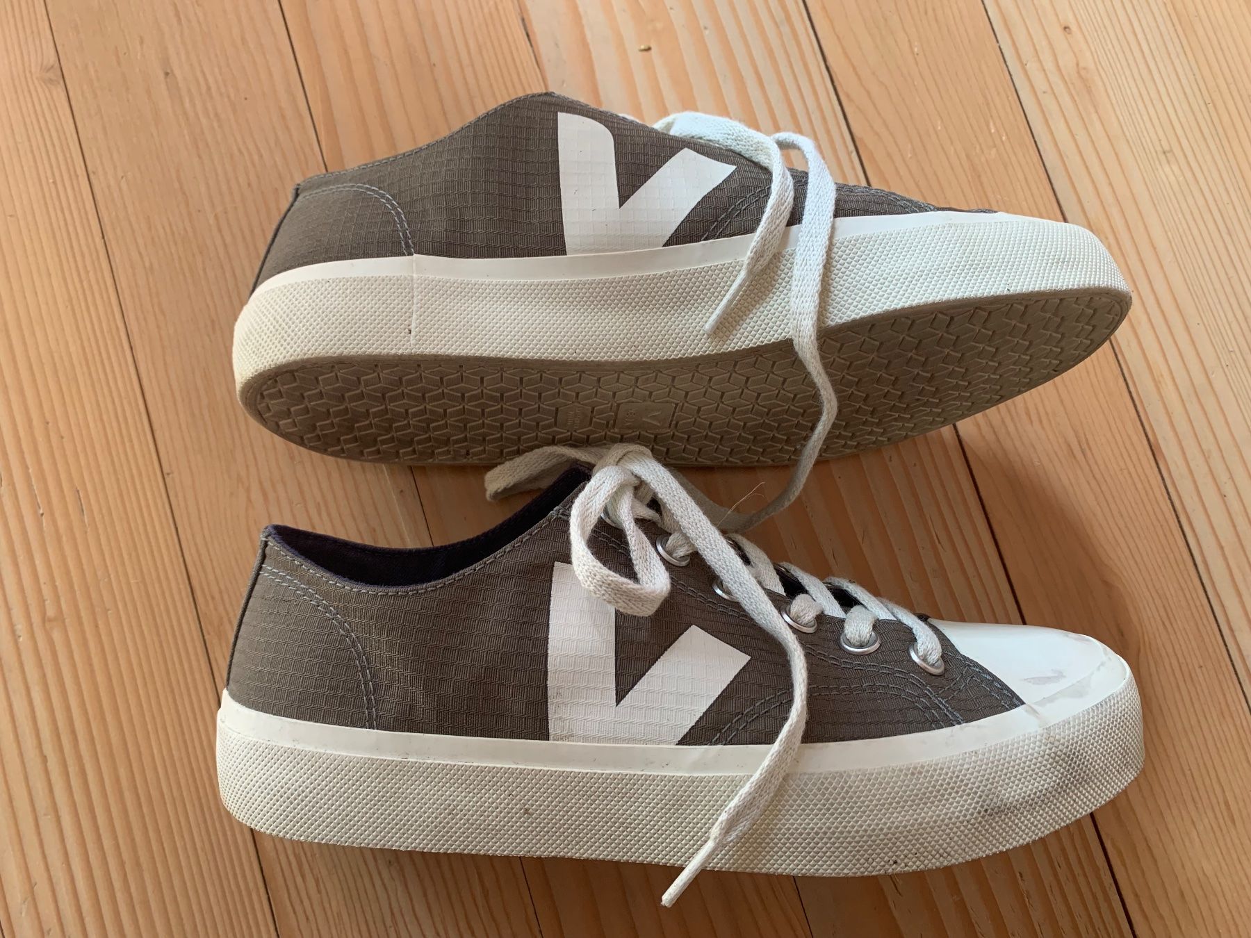 Veja Scarpe da donna: Sneakers Veja Oliv, Gr.40 – Usato da Ossingen venduto da jana_cr5x 1