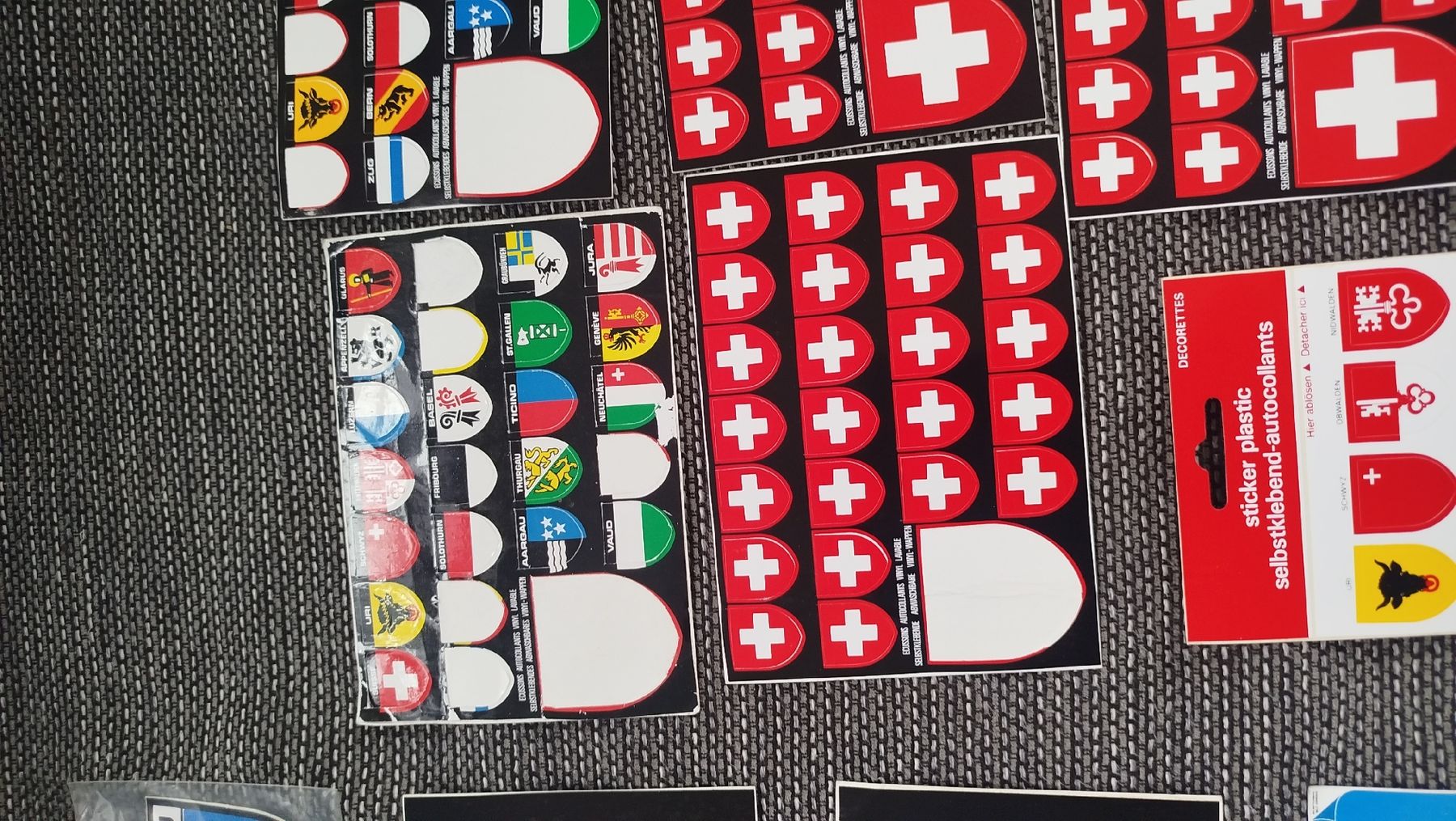 Sticker: Schweizer Wappen-Aufkleber – Usato da Glashütten venduto da lightmoon 3