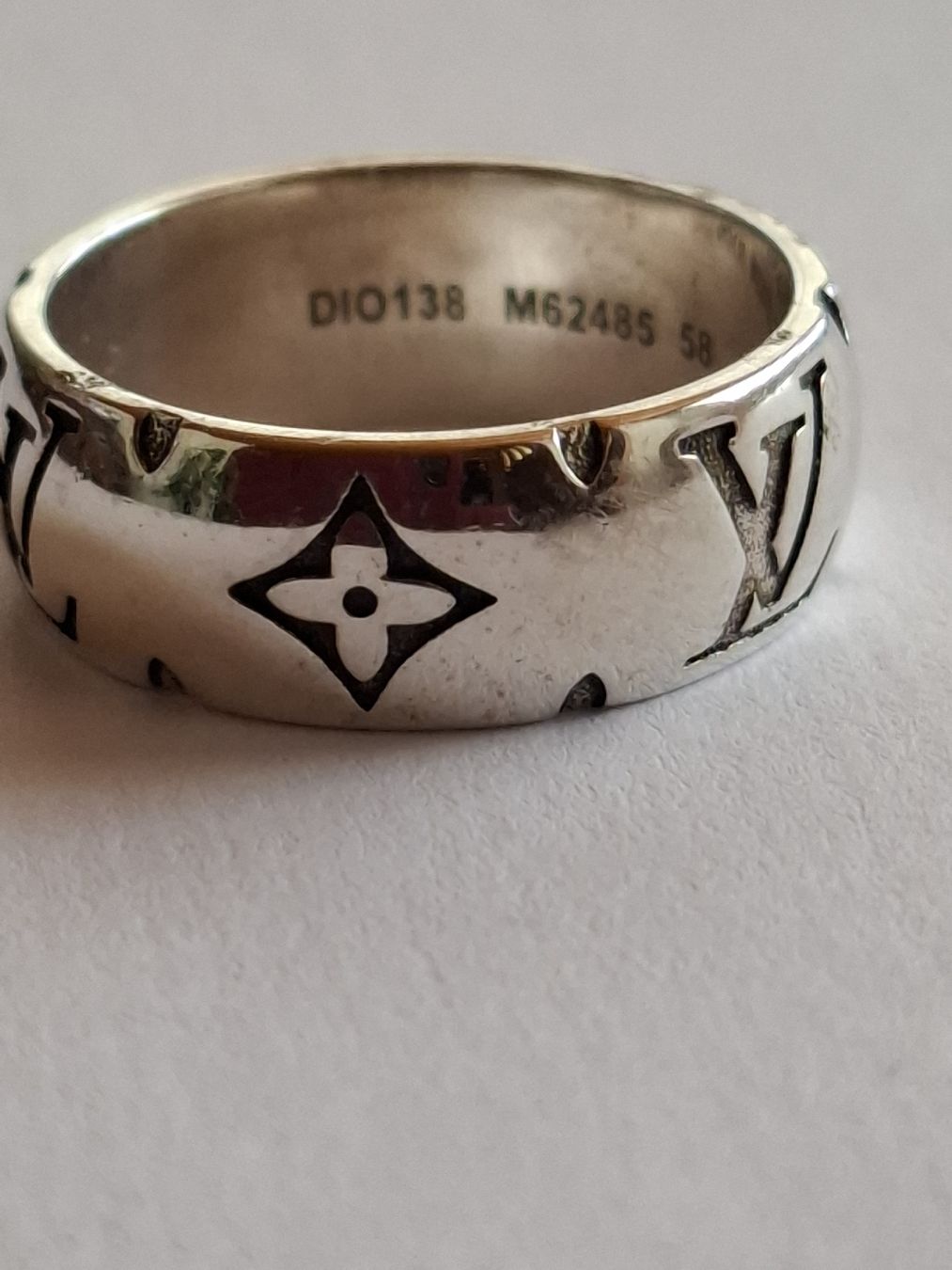 Louis Vuitton Anelli: Kleiner Louis Vuitton Ring Edelstahl – Usato da Riniken venduto da bro_slk8