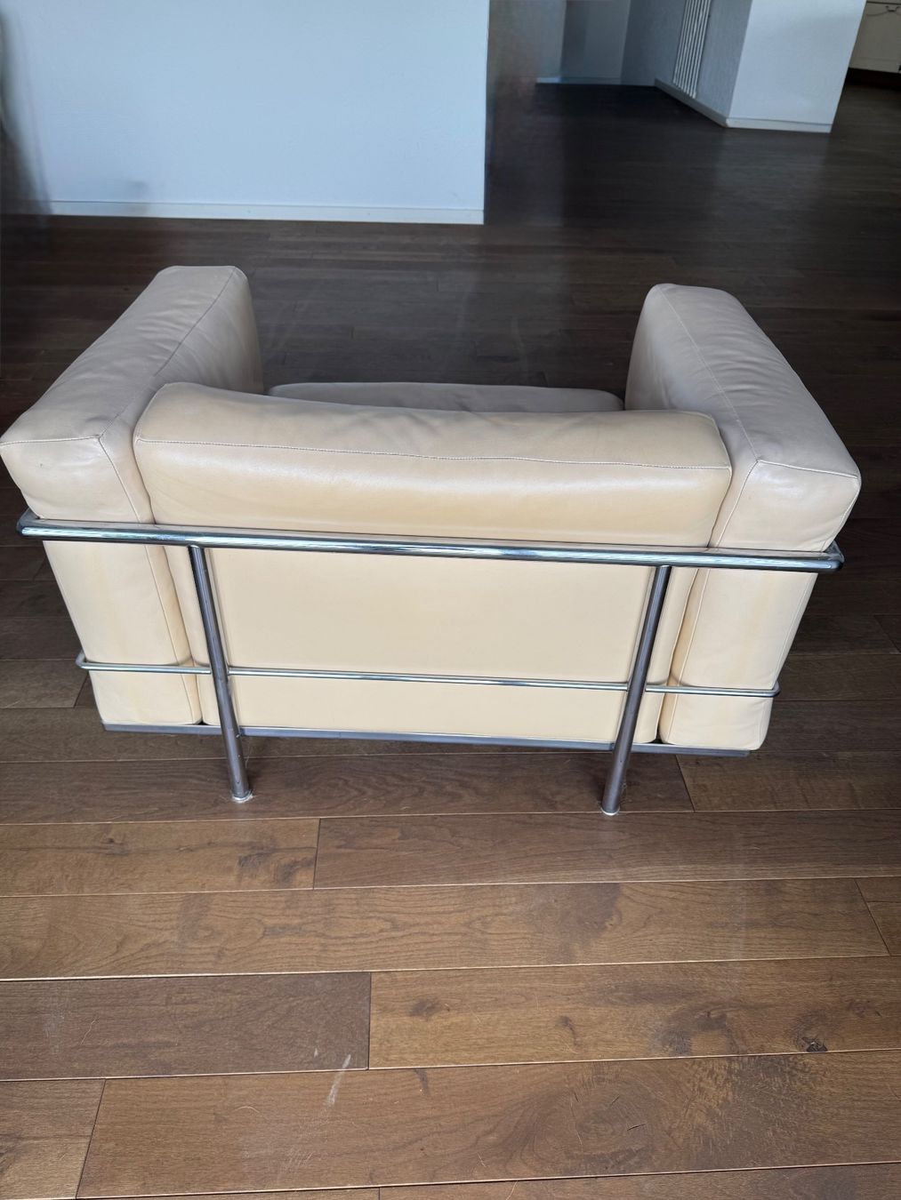 Le Corbusier Poltrone: Cassina LC3 Sessel von Le Corbusier – Usato da Ebikon venduto da Mirakel3 3