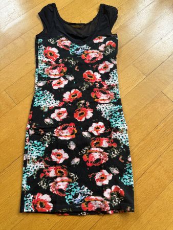 Sommerliches Kleid mit Blumenmuster, Grösse 34, Top Zustand