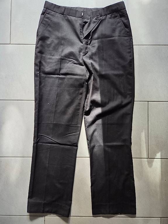 Pantaloni: Schwarze Hose – Usato da Zürich venduto da gan_k7wg