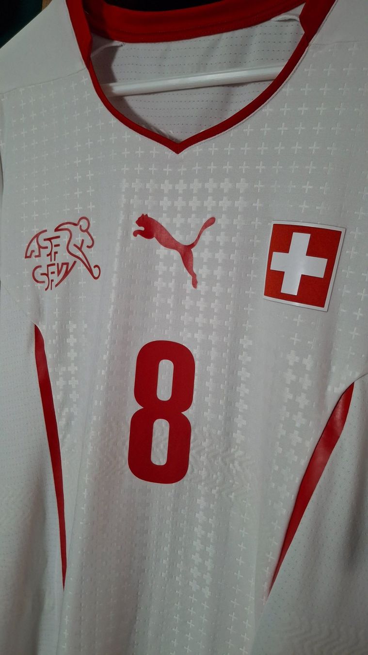Schweizer Nati Canottiere & Pantaloni: Switzerland player version 2014 size L world cup – Usato da Yverdon-les-Bains venduto da flo_8fgr 1