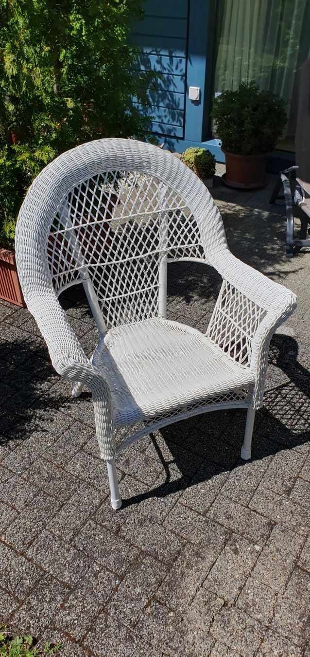 Stühle: Gartenstuhl Korbstuhl weiss – Gebraucht aus Hitzkirch von  1