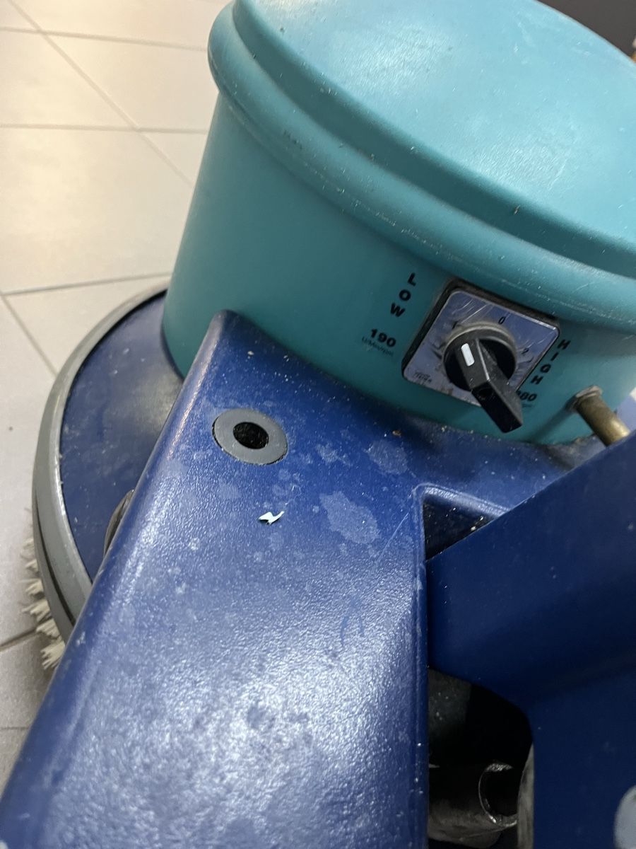 Wetrok Tutte le macchine: Wetrok Bodenmaschine – Usato da Neerach venduto da fuz_8d7l 7
