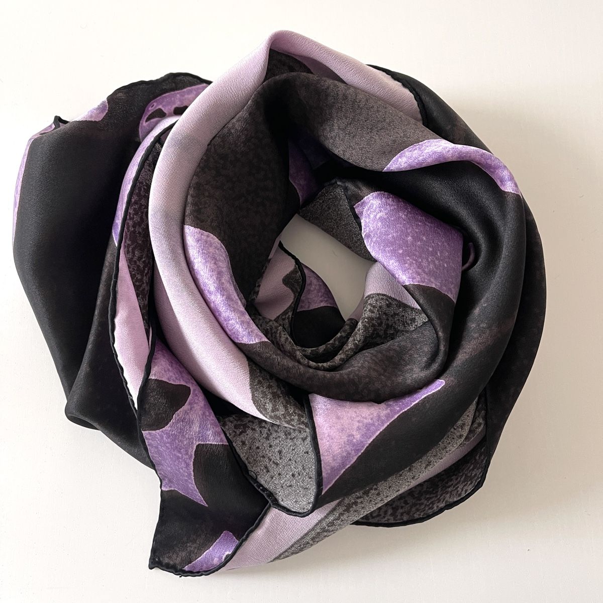 Fabric Frontline Foulard & Sciarpe: FABRIC FRONTLINE Silk Scarf – Nuovo (secondo la descrizione) da Emmen venduto da Nightingale_2022 1