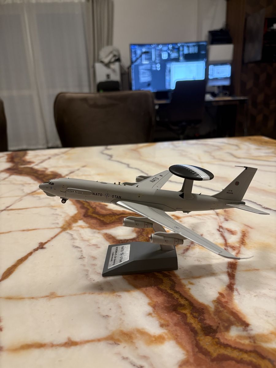 Boeing Modellbausätze & Standmodelle: Flugzeugmodell Boeing E-3A Sentry NATO Massstab 1:200 – Gebraucht aus Horgen von Enis444