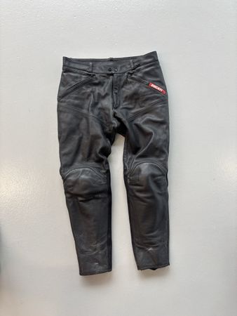 Ducati motoradhose Leder 52