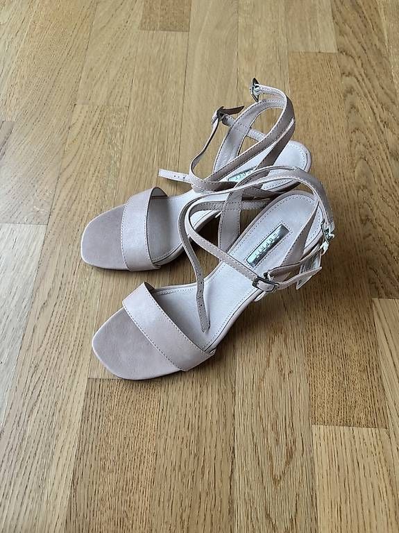Esprit Scarpe da donna: Esprit Riemchensandale, Gr. 40, rosa, NEU – Nuovo e nell'imballaggio originale da Horgen venduto da sab_kp8l