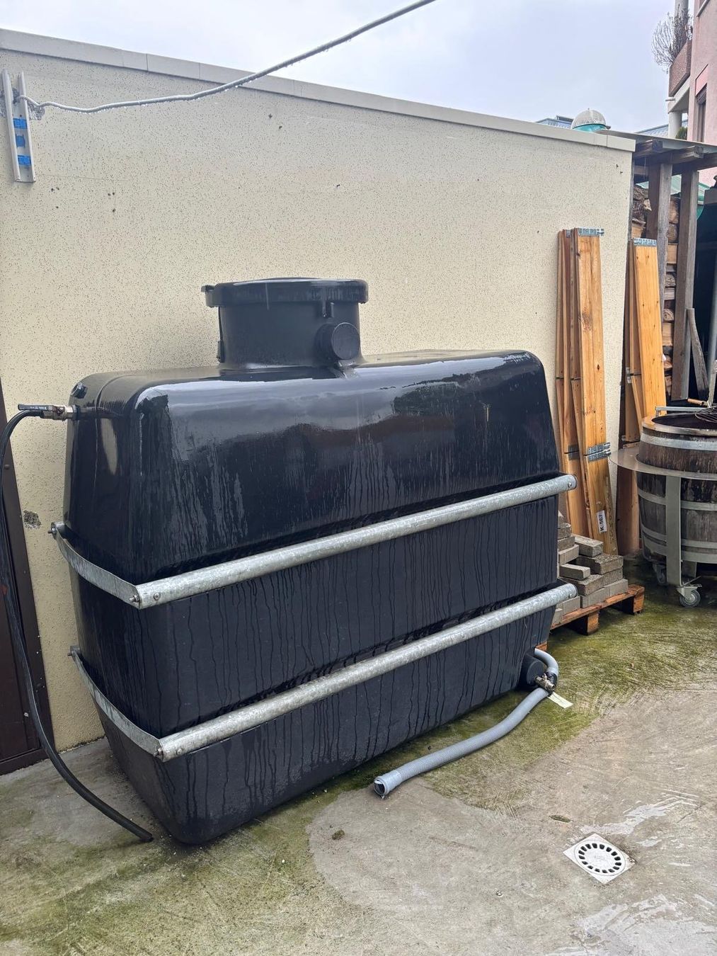Abbeveratoi e trogoli: Regenwassertank – ca. 1'500 Liter – Usato da Baar venduto da Salami0815