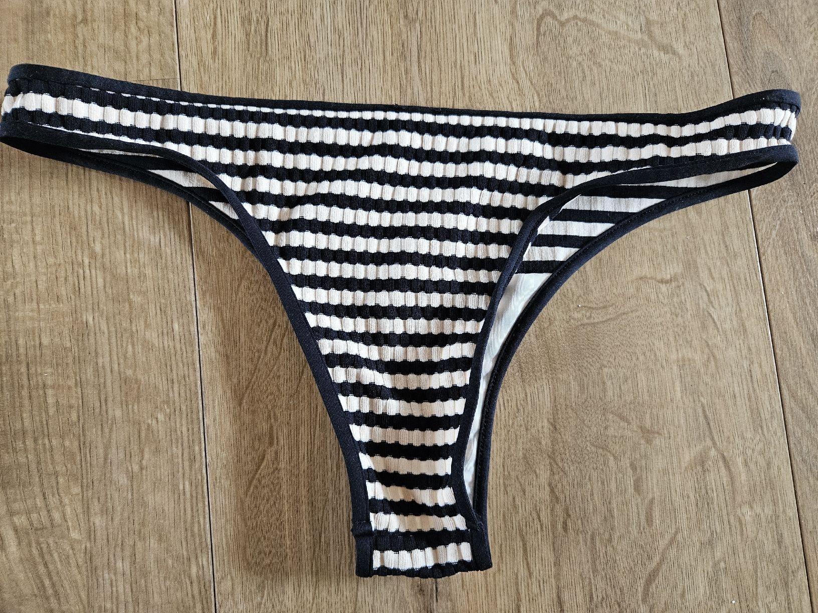Costumi da bagno & Bikini: 2 Bikini-Unterteile Gr. S – Nuovo (secondo la descrizione) da Rhäzüns venduto da inf_rcj7 3