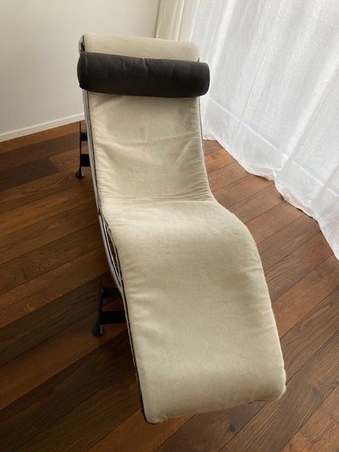 Le Corbusier Sedie a sdraio: Le Corbusier LC4 Chaise Longue – Usato da Hochdorf venduto da Obladi 1
