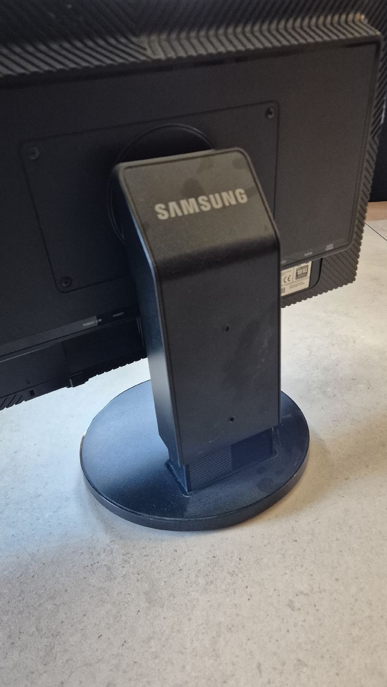Samsung Monitor: Samsung SyncMaster 245B Monitor – Usato da Stadel b. Niederglatt venduto da rom_q7xr 3