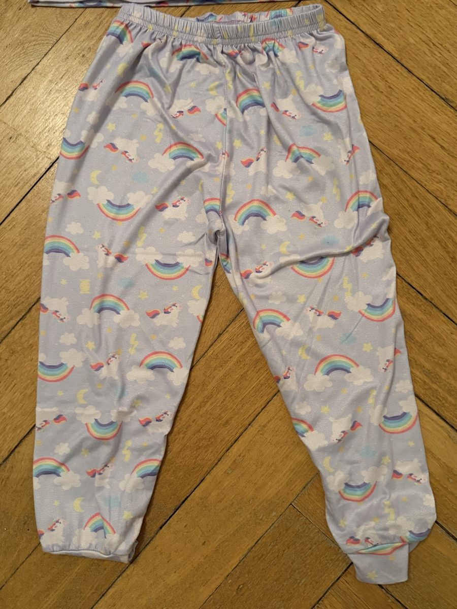 Pigiama & Simili: Kinder Pyjama Einhorn Grösse 110 – Usato da Bern venduto da Elisa64 1