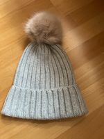 H&M Bommelmütze grau