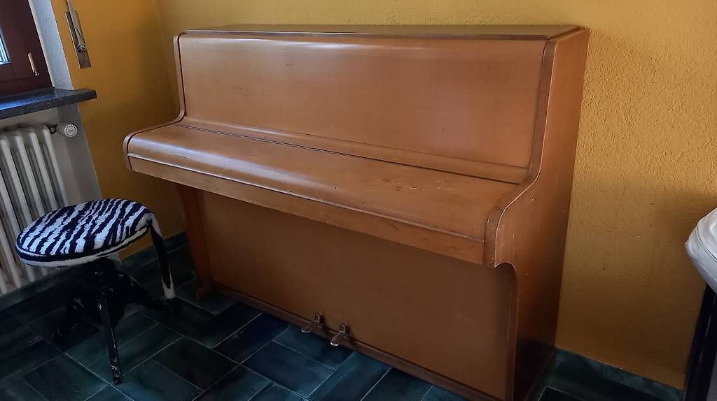 Strumenti musicali: Pianoforte Burger & Jacobi, dentro nuovo – Usato da Bellinzona venduto da rib_rzh6 3