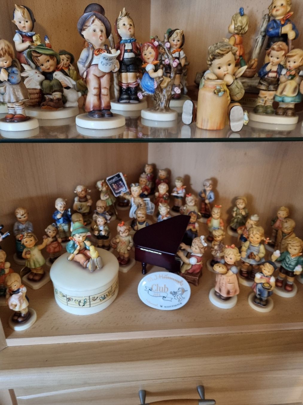 Hummel Figurines: Grosse Hummelsammlung – D'occasion à reitnau par Oktober4 9