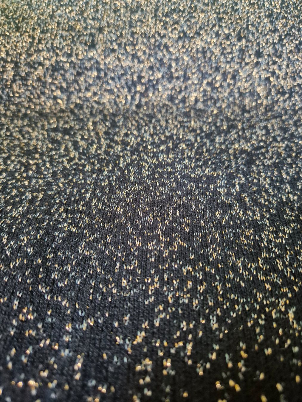 Maglioni & Felpe: Eleganter Pullover, schwarz mit Goldglimmer, Grösse M, NEU – Nuovo (secondo la descrizione) da Winterberg ZH venduto da Gemini63 5
