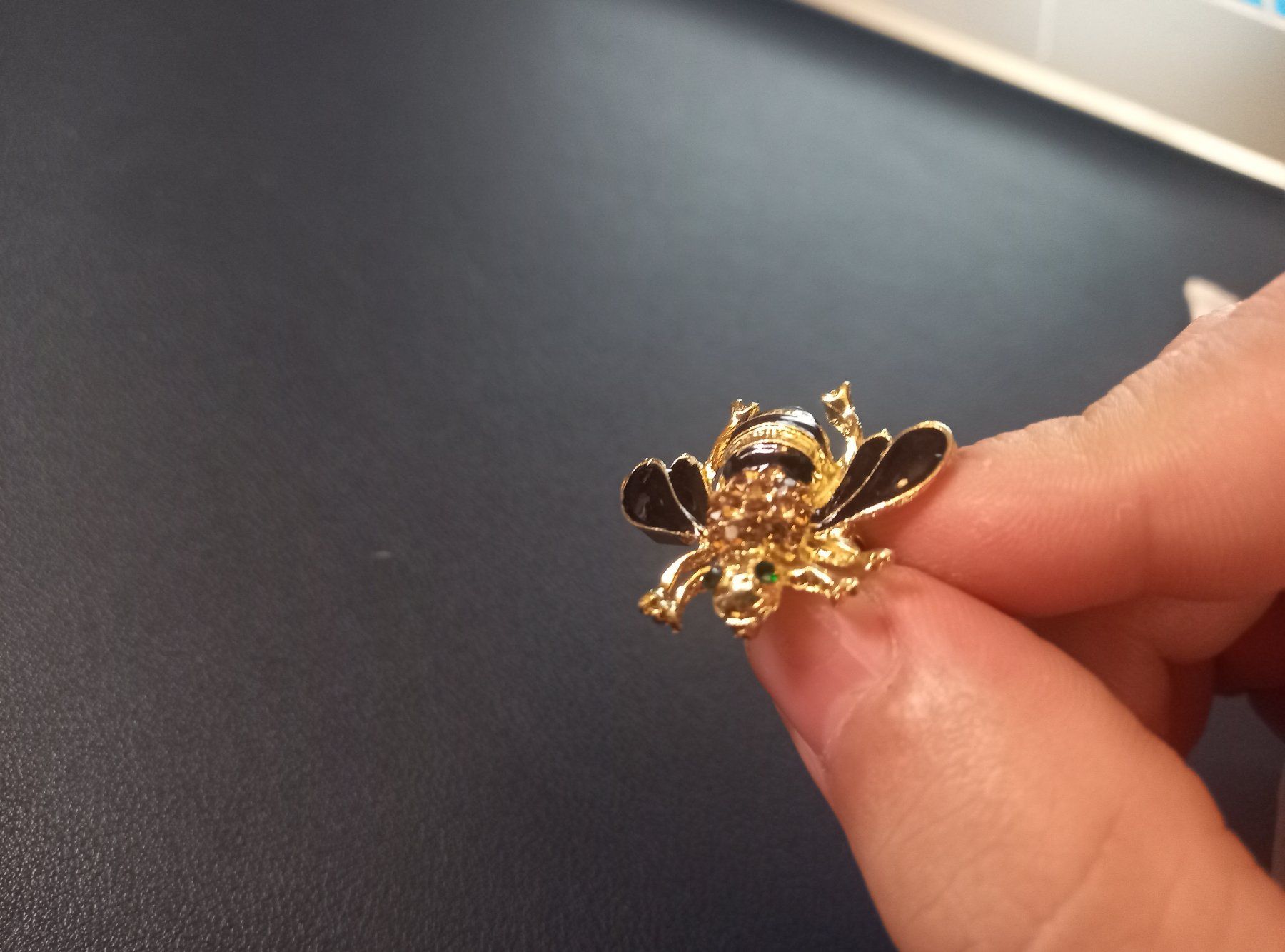 Broschen & Nadeln: 5x Brosche Biene aus Strass - Broche abeille en strass – Neu und originalverpackt aus Bussigny von NATURALO 1