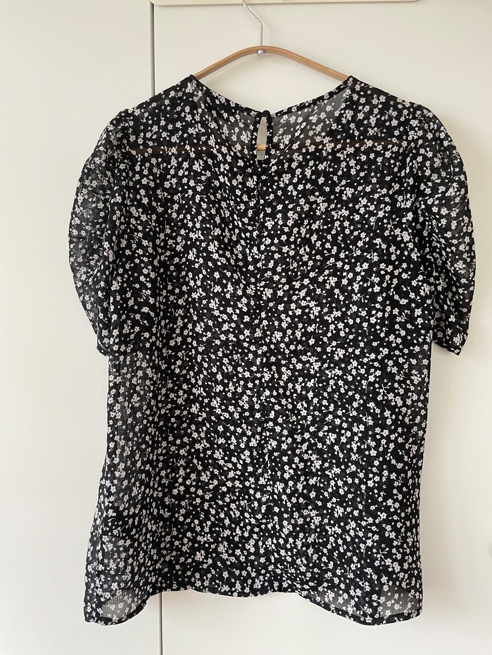 Camicette: Modström Bluse / Top Schwarz mit Blumenmuster – Gr. M – Usato da Neukirch an der Thur venduto da bee88 1