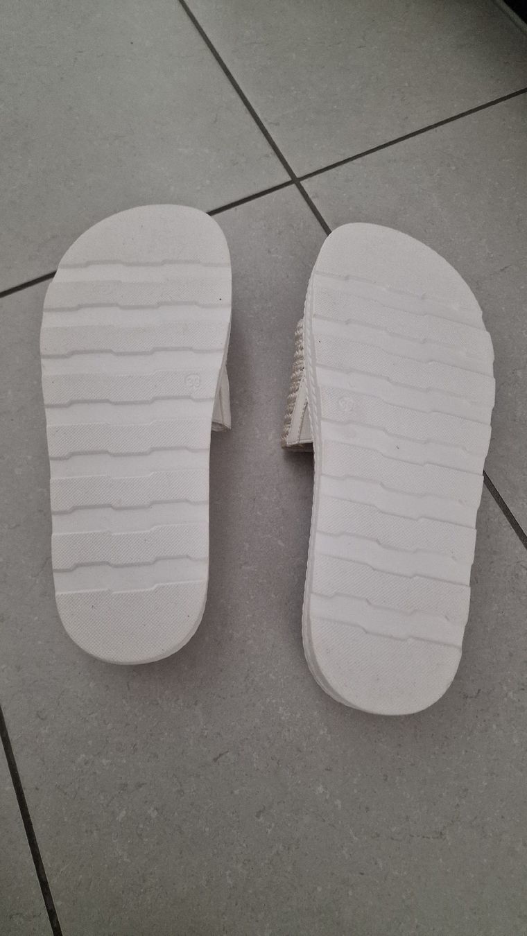 Scarpe da donna: Catwalk Pantoletten ungetragen Gr. 39 – Nuovo (secondo la descrizione) da Zofingen venduto da stm_dl82 2