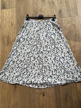Rock mit Leo Print