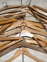 Holz Kleiderbuegel verschiedene Marken guter Zustand