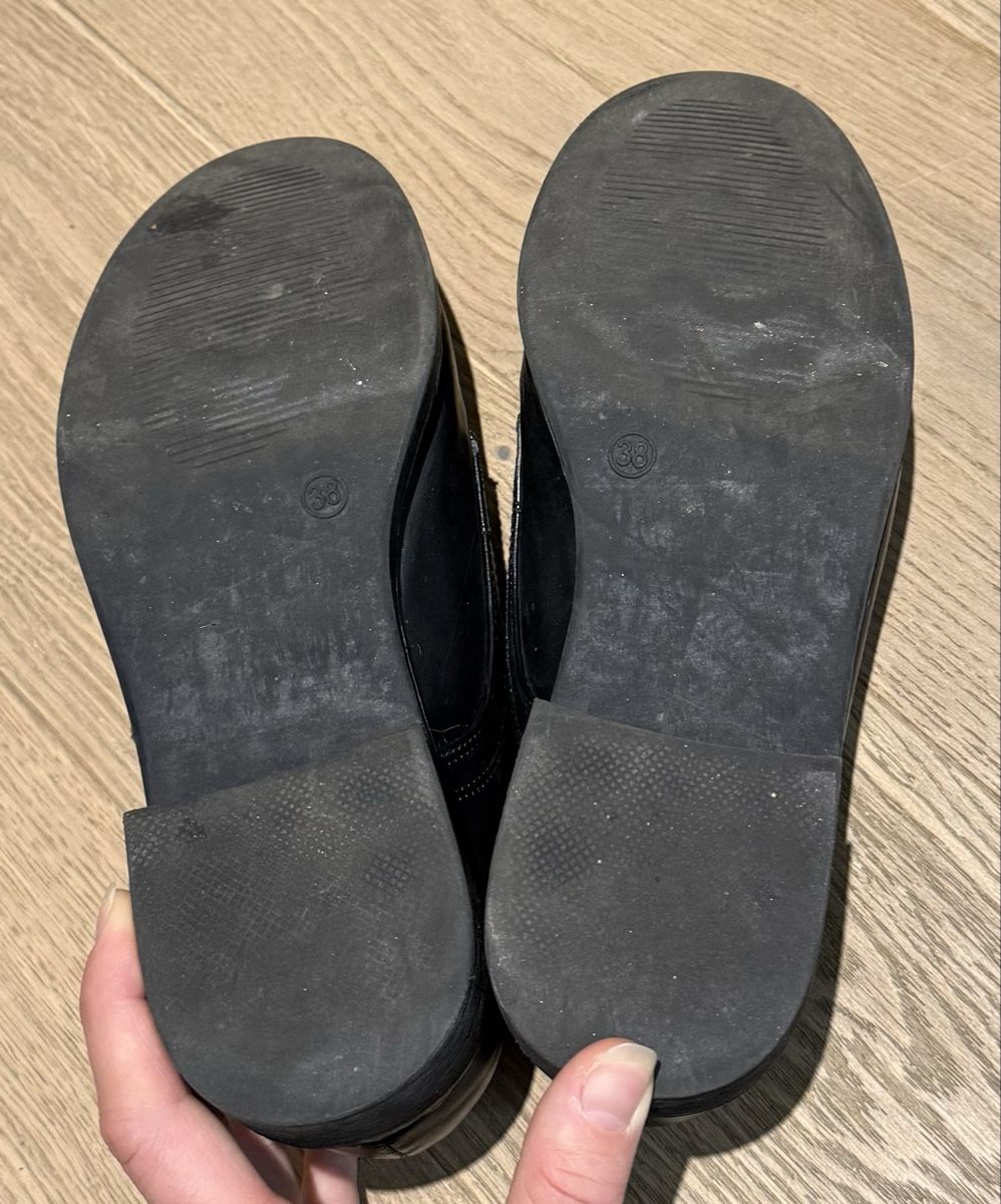 Scarpe da uomo: Schwarze Halbschuhe Gr. 38 mit Nieten – Usato da Urdorf venduto da kaaaariin 4