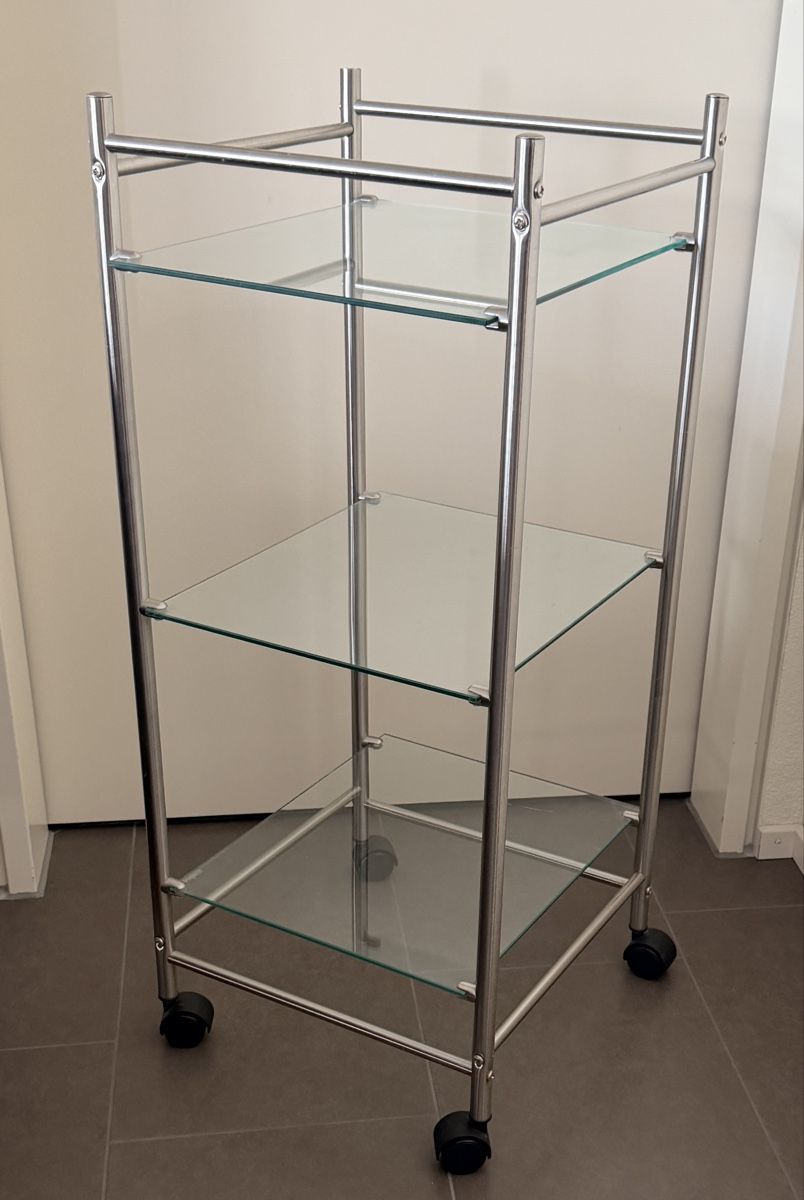 Regale: Rollregal mit 3 Glasablagen  – Gebraucht aus Zug von est_j52y