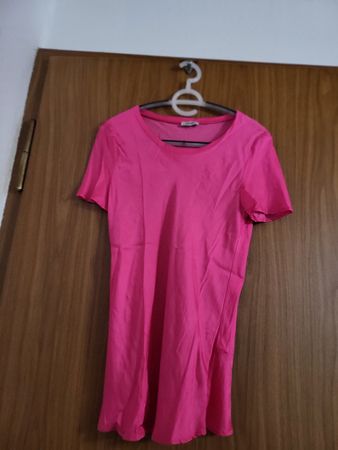 T-shirt rose LIU.JO, taille 38. Parfait pour l'été!