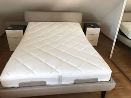 Bett mit elektronischem Lattenrost