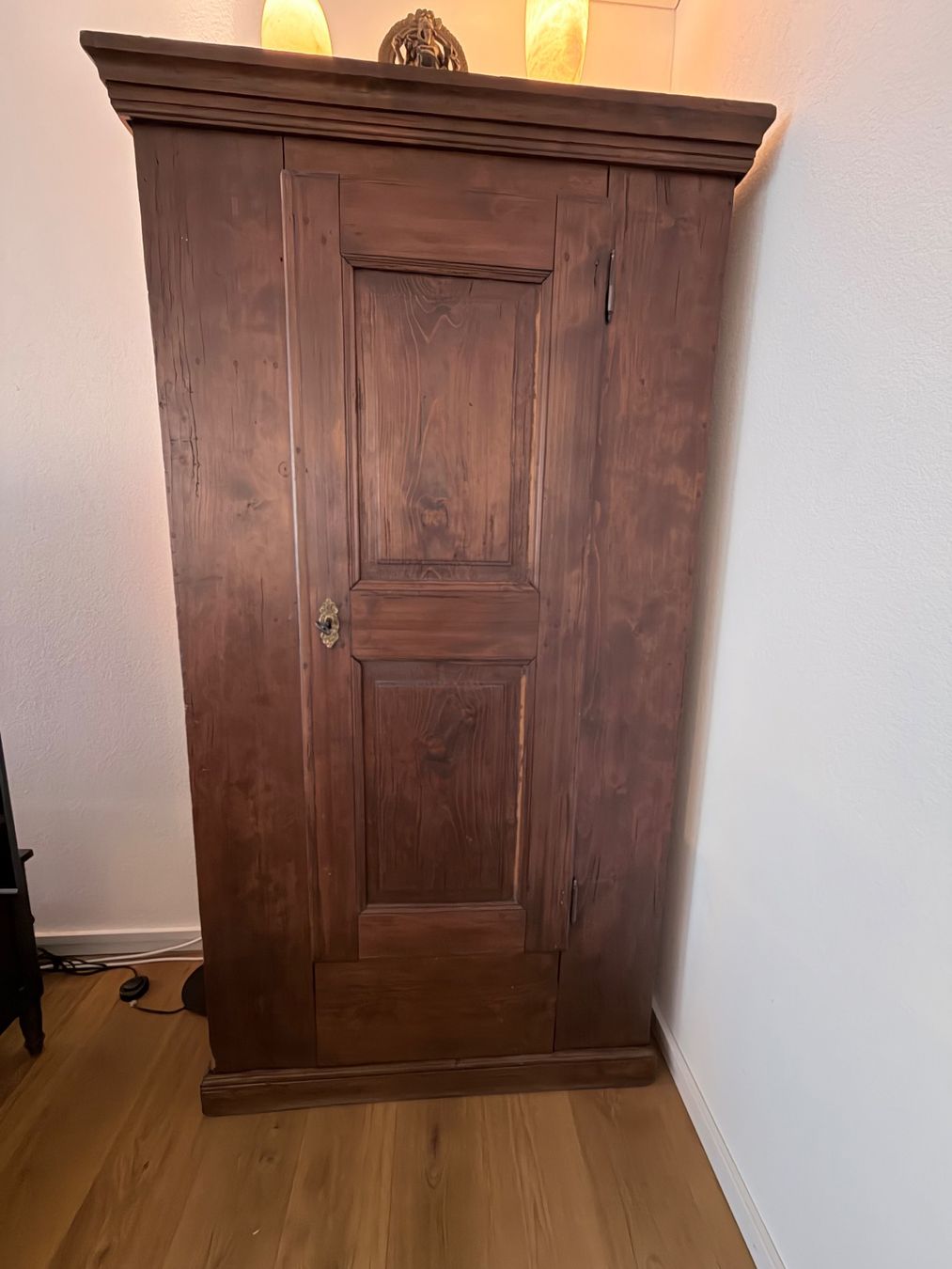 Armadi: Antiker Schrank aus Holz mit Geheimfach – Usato da Emmetten venduto da pattiko