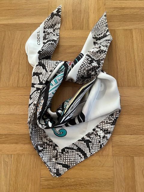 Codello Foulard & Sciarpe: "CODELLO" Seiden Foulard – Nuovo (secondo la descrizione) da Walenstadt venduto da ricamul 6